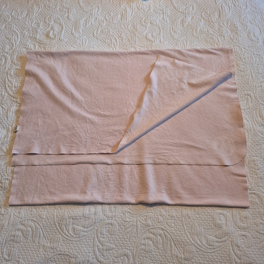 Lululemon one size yoga towel no back grip light pink VGUC